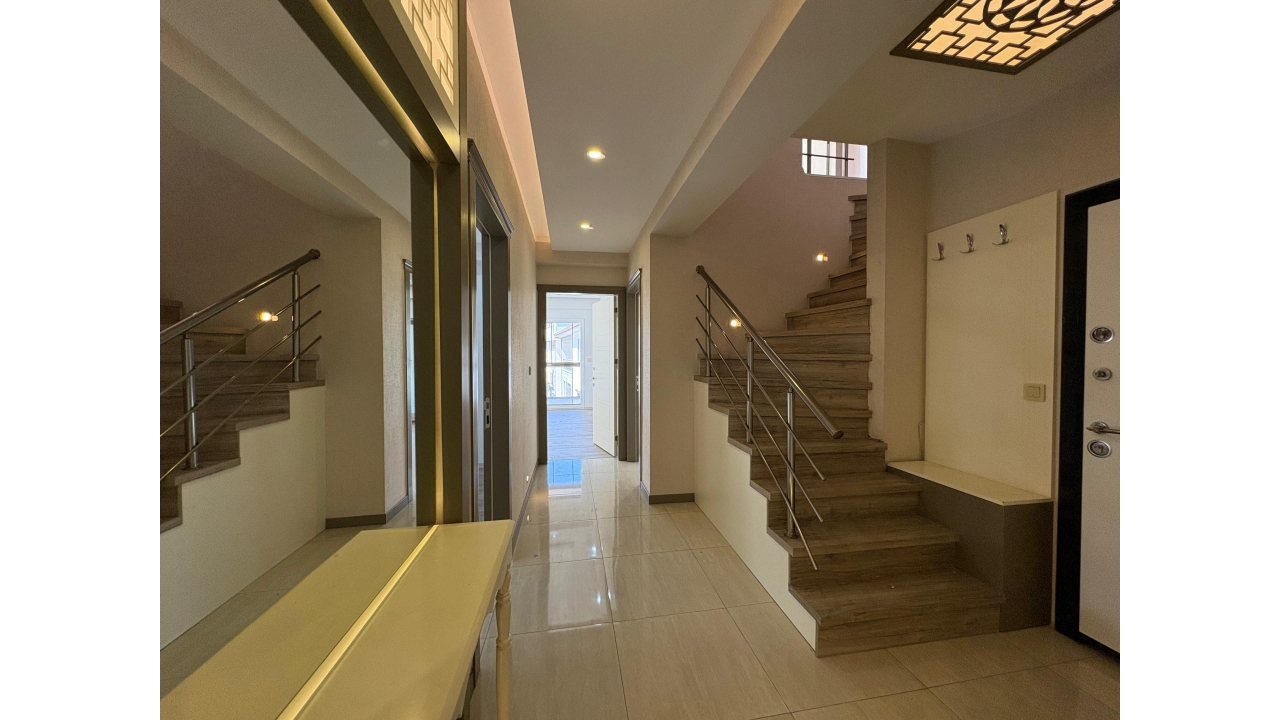 ŞEMİKLER'DE 5+1 SATILIK DUBLEKS DAİRE