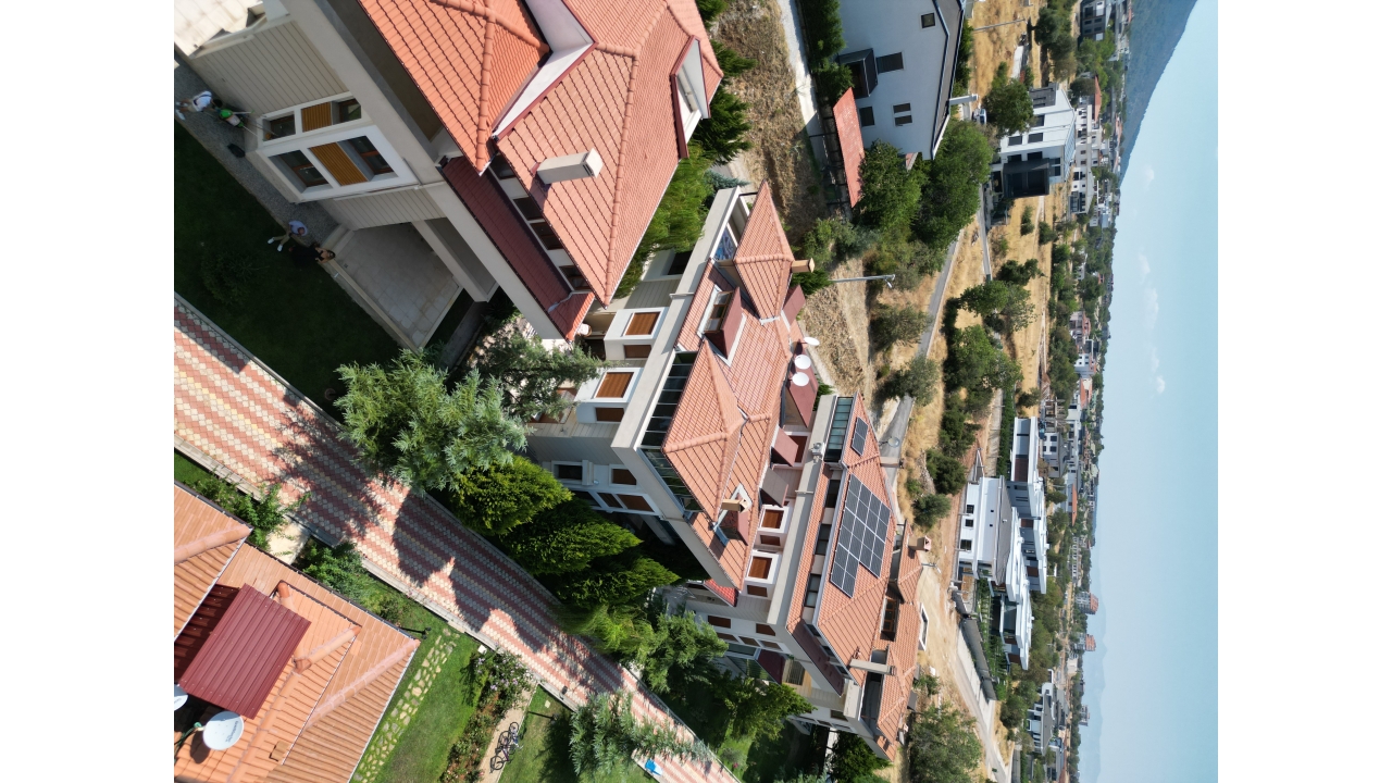 HALLAÇLAR'DA SİTE İÇİN'DE SATILIK 4,5+1 GENİŞ VİLLA