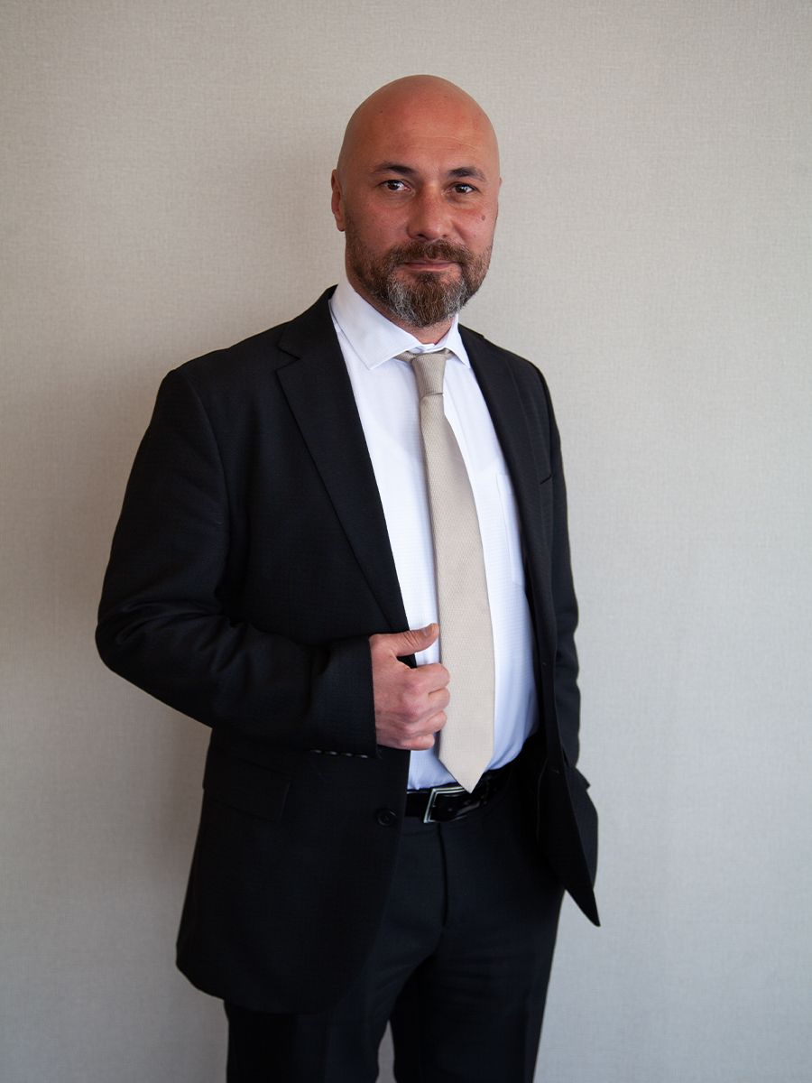 Özkan Özdağ.jpg